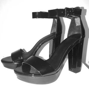 Vera Wang Simply Vera Open-Toe Ankle Strap Heels